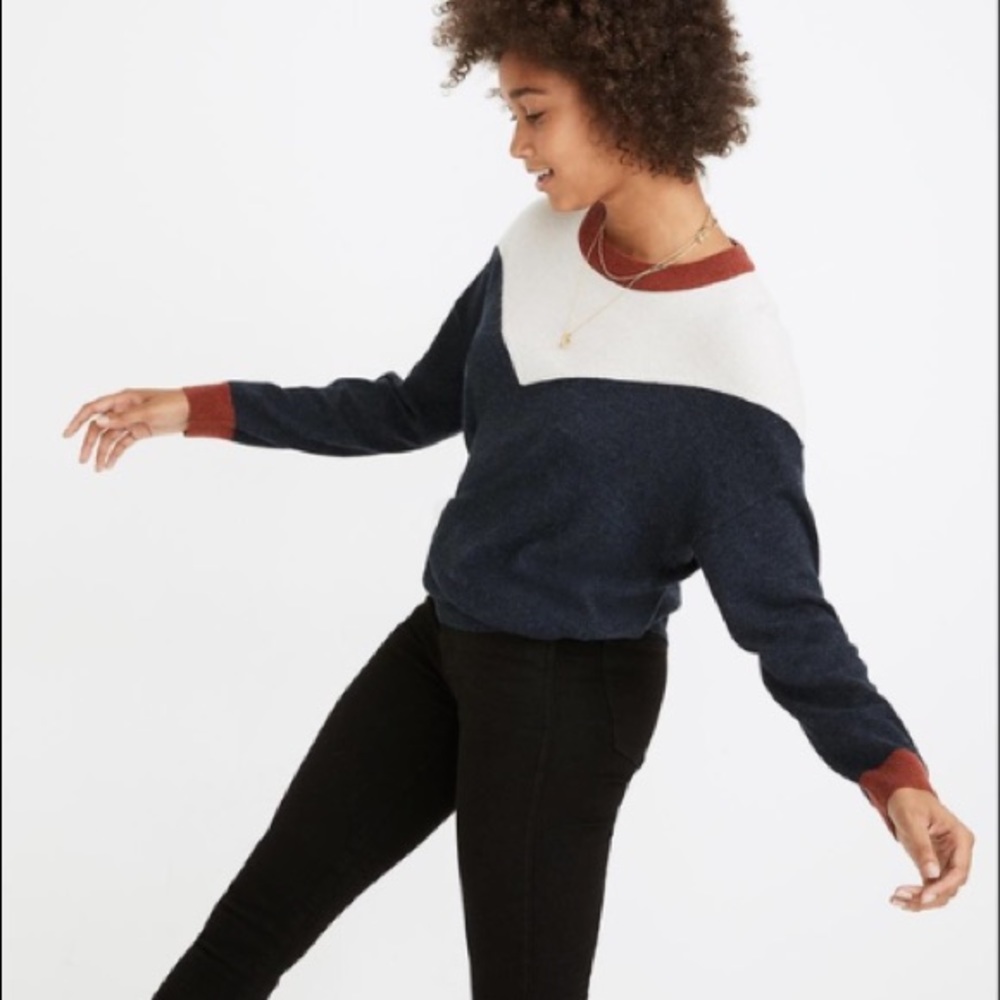 Colorblock Yoke Pullover Sweater in Small
